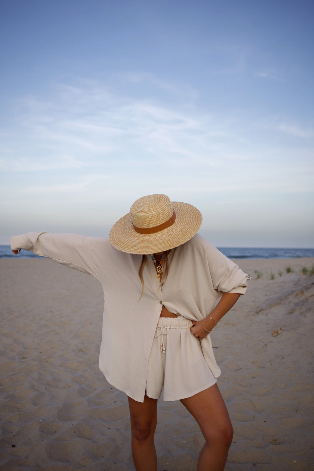Essential Short - Sand
