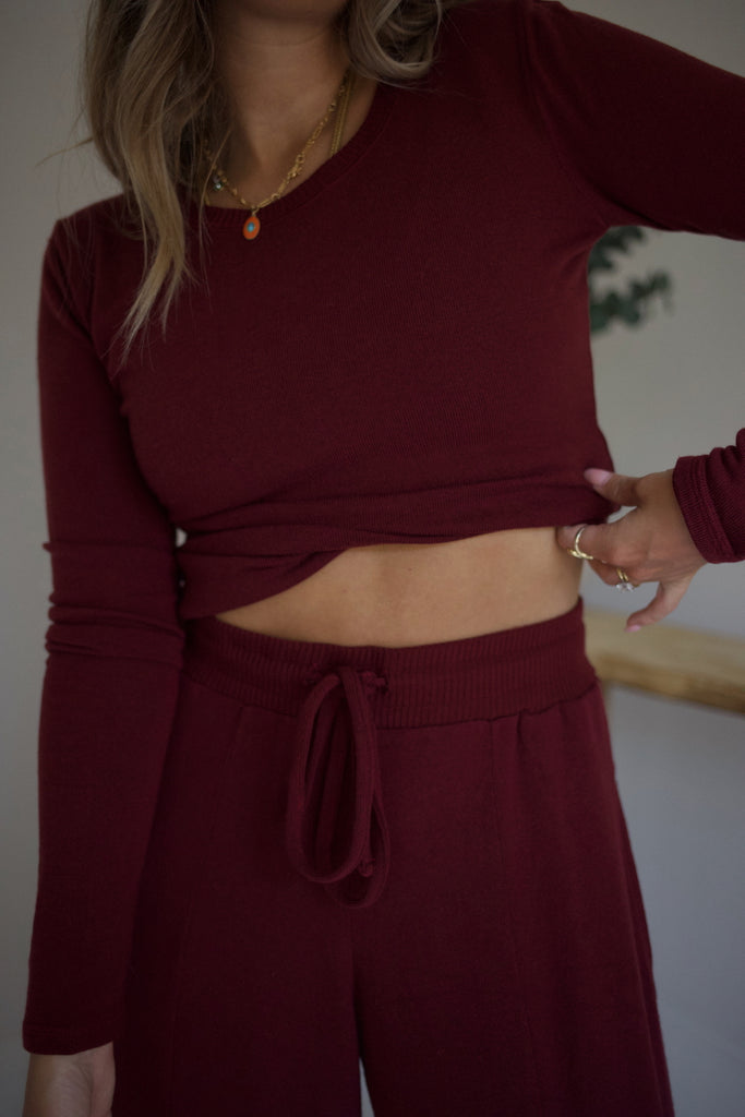 Fitted Crewneck Sweater - Burgundy